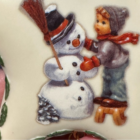 M.J. Hummel 2005 Christmas Star Ornament Snowman & Boy Danbury Mint - Picture 5 of 8